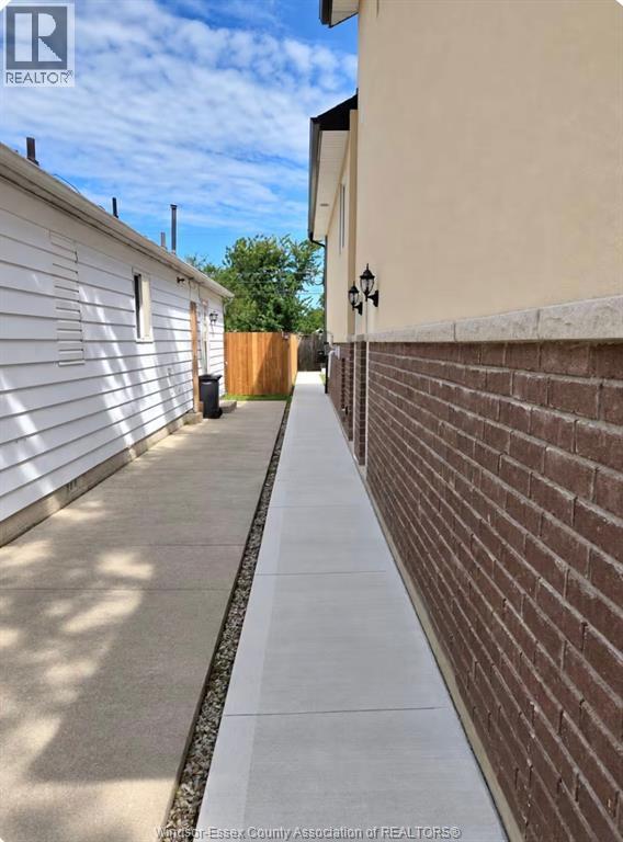 1740 Buckingham Drive Property Photo 2