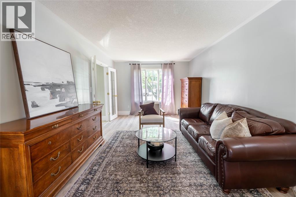2718 Sandfield Crescent Property Photo 15