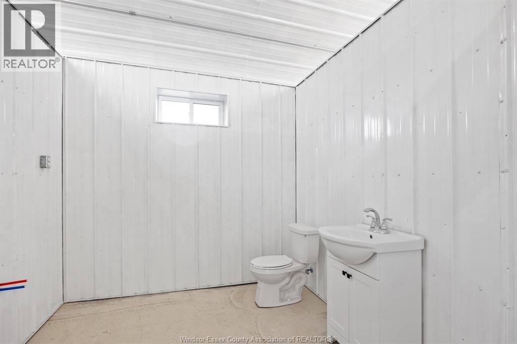 7030 Howard Property Photo 8