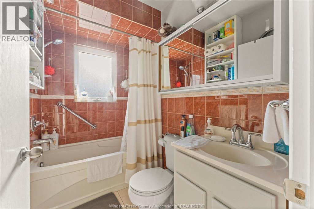931 Lillian Avenue Property Photo 9