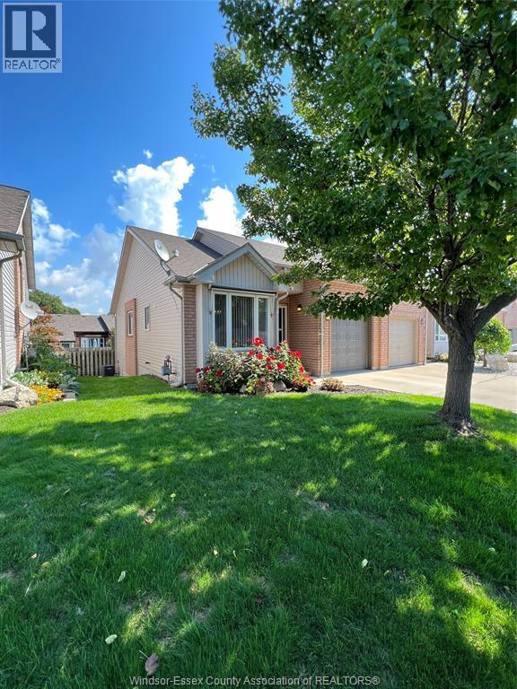 9 Erie Glen Crescent Property Photo 2