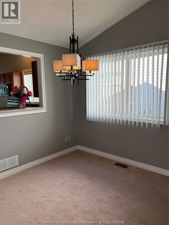 9 Erie Glen Crescent Property Photo 5
