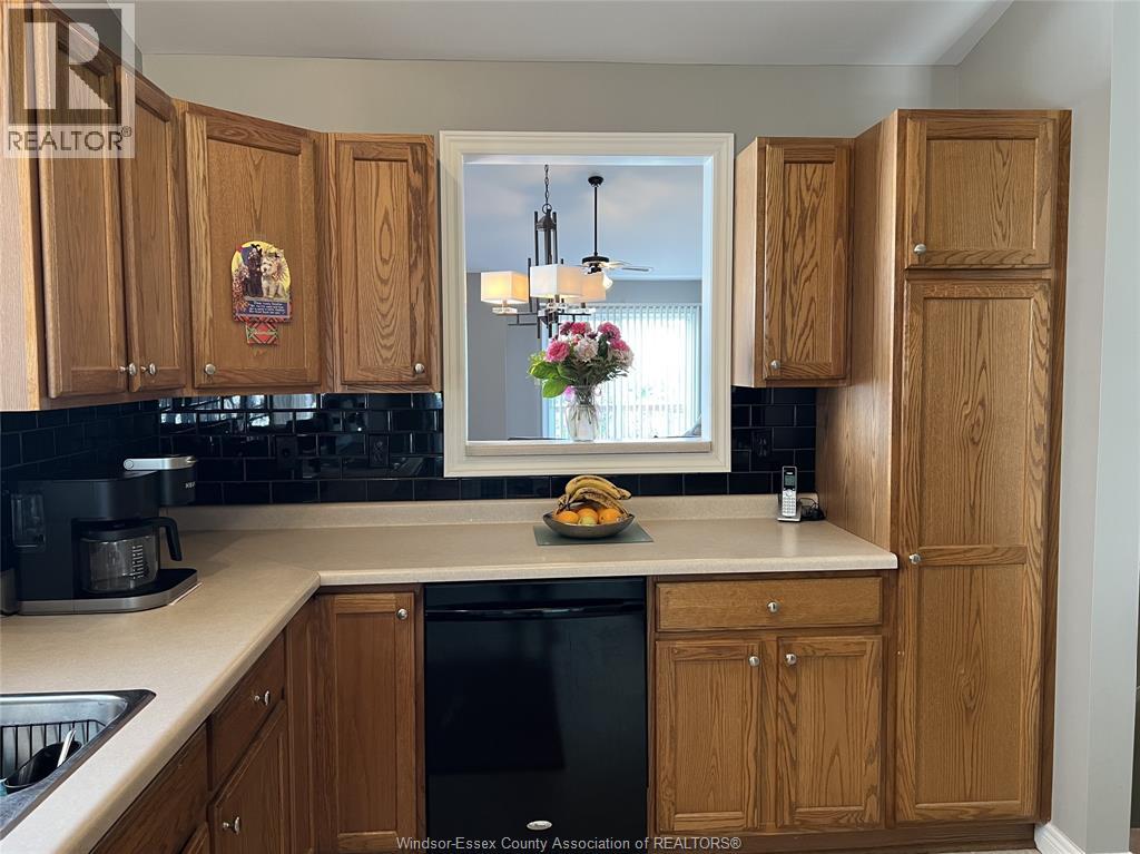 9 Erie Glen Crescent Property Photo 8