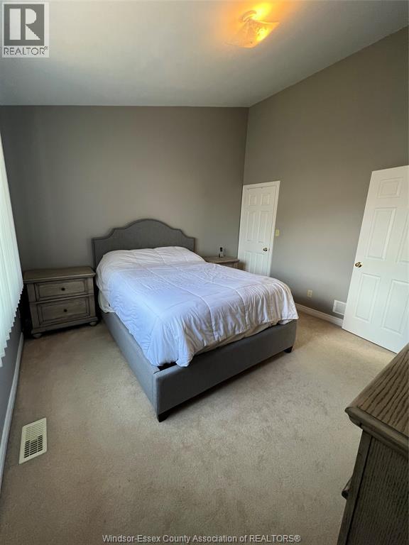 9 Erie Glen Crescent Property Photo 12