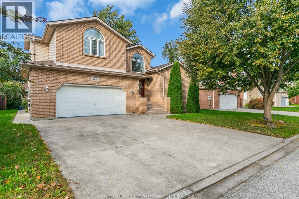 445 John Harvey Crescent Property Photo 2