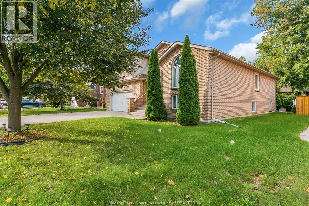 445 John Harvey Crescent Property Photo 3