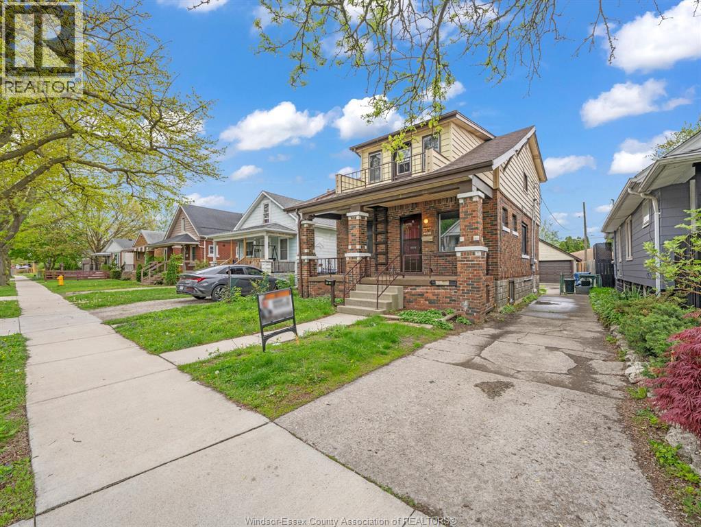 2241 Mercer Unit# Upper Property Photo 2