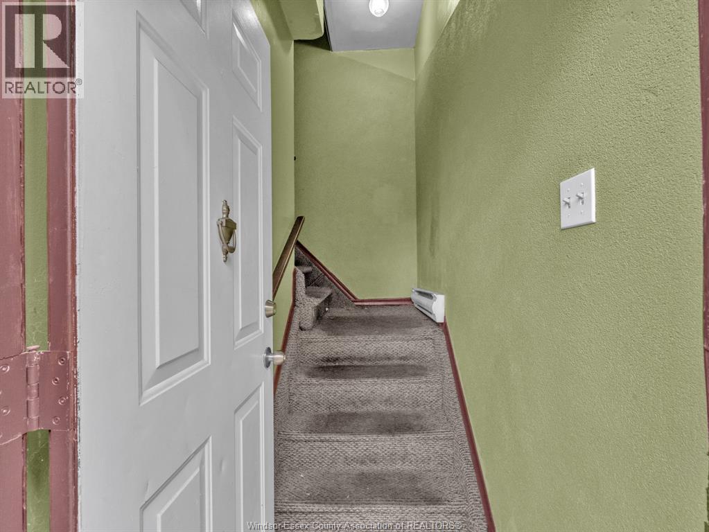 2241 Mercer Unit# Upper Property Photo 4