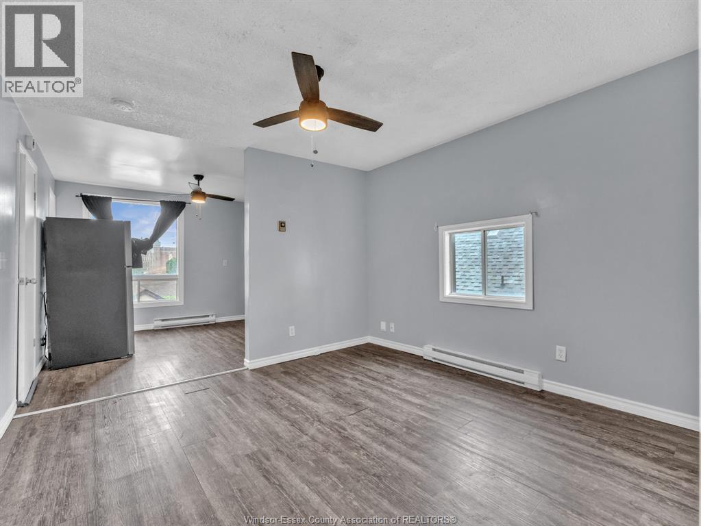 2241 Mercer Unit# Upper Property Photo 6