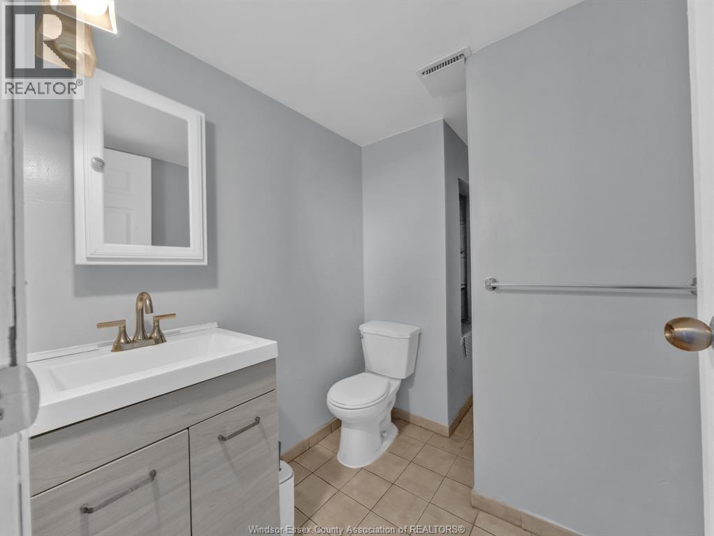 2241 Mercer Unit# Upper Property Photo 11
