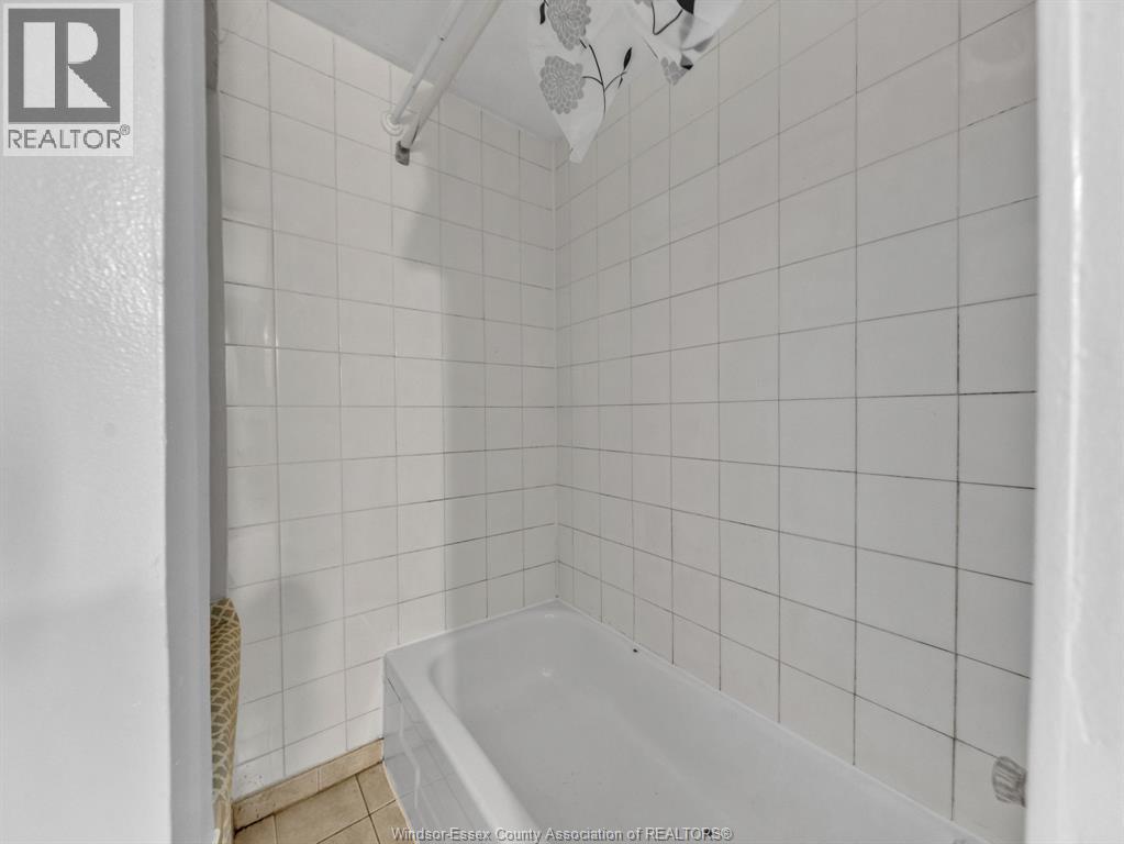 2241 Mercer Unit# Upper Property Photo 12