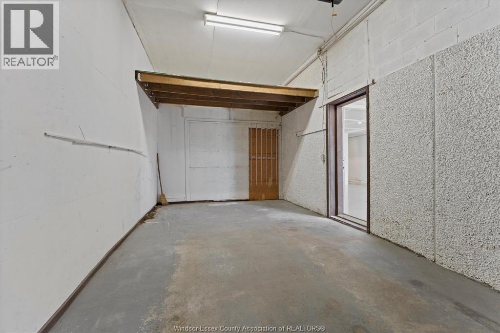 921 Tecumseh Road West Unit# Front Property Photo 17