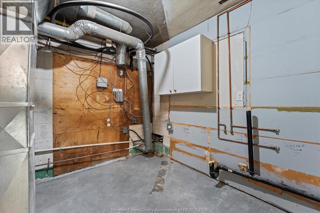 921 Tecumseh Road West Unit# Front Property Photo 19