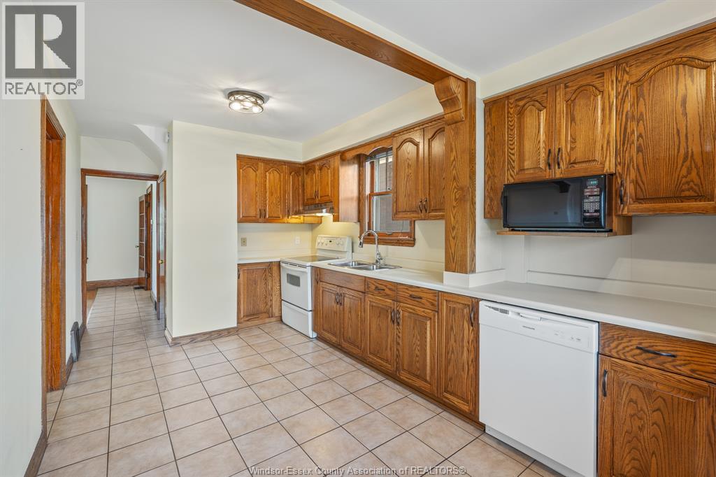 1165 Marentette Property Photo 32