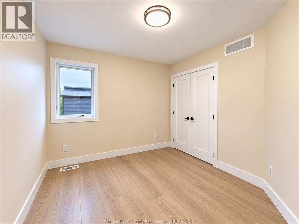 2420 Bernard Property Photo 11