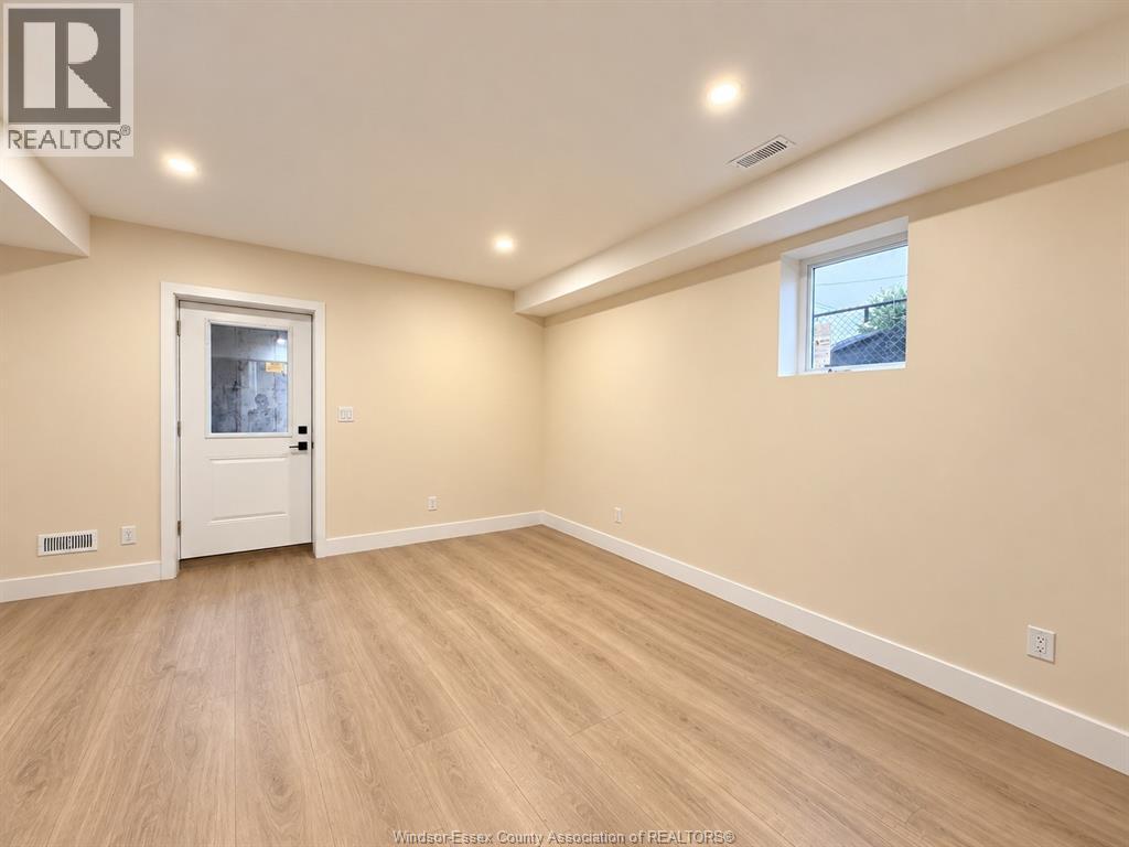 2420 Bernard Property Photo 17