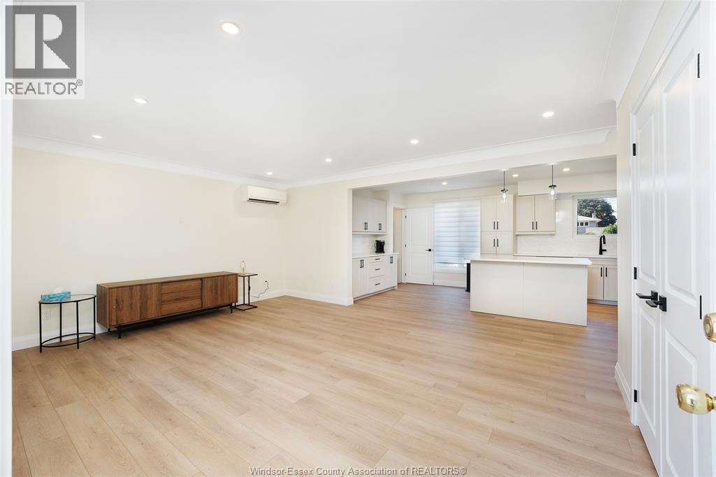 1237 Homedale Property Photo 8