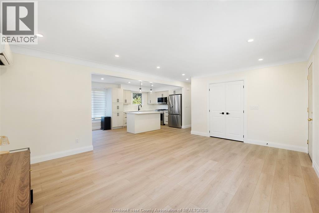 1237 Homedale Property Photo 9