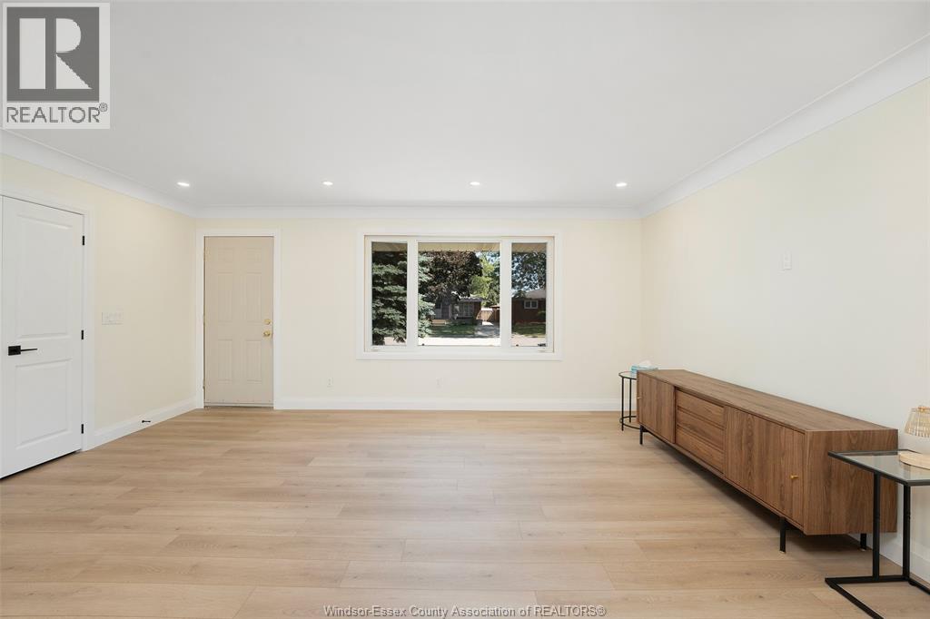 1237 Homedale Property Photo 10