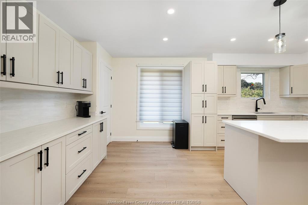 1237 Homedale Property Photo 12