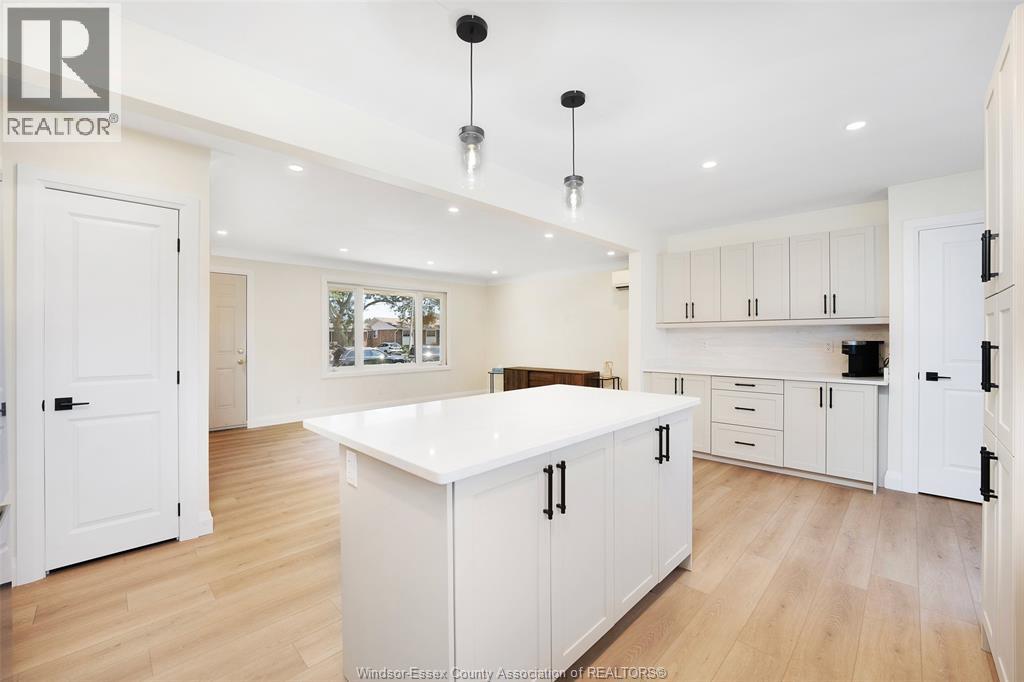 1237 Homedale Property Photo 18