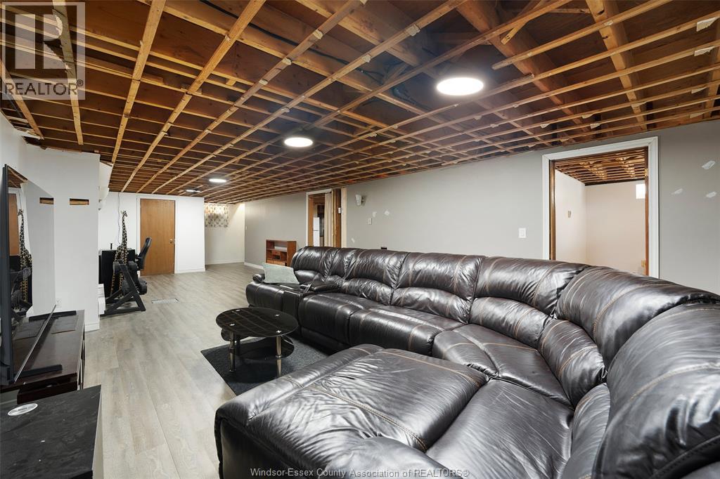 1237 Homedale Property Photo 28