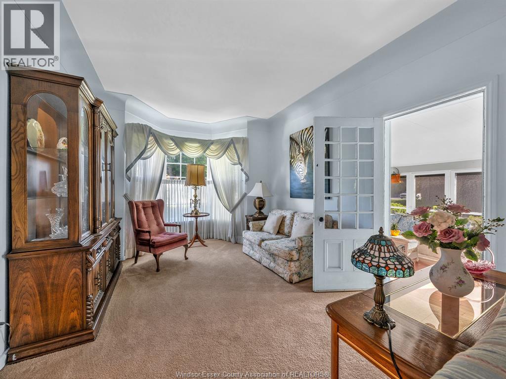 6565 Riverside Drive East Property Photo 11