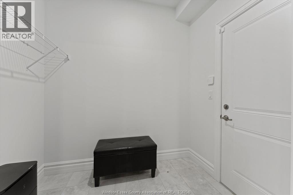 570 Orchards Crescent Property Photo 15