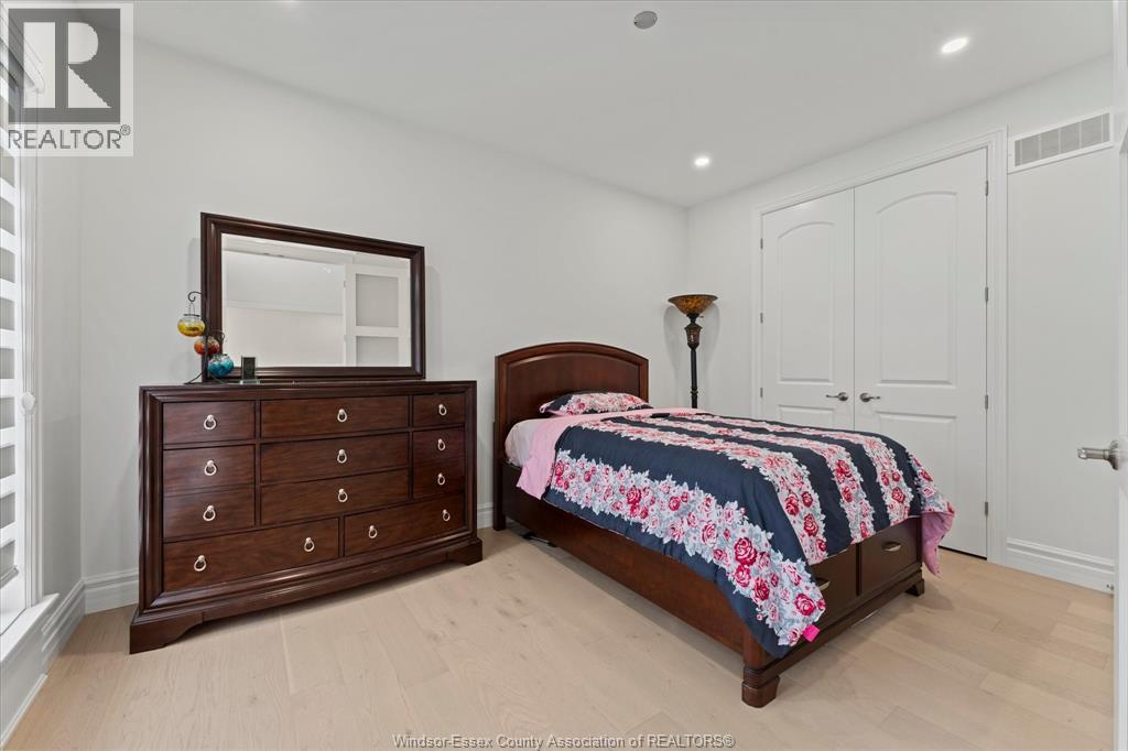 570 Orchards Crescent Property Photo 20