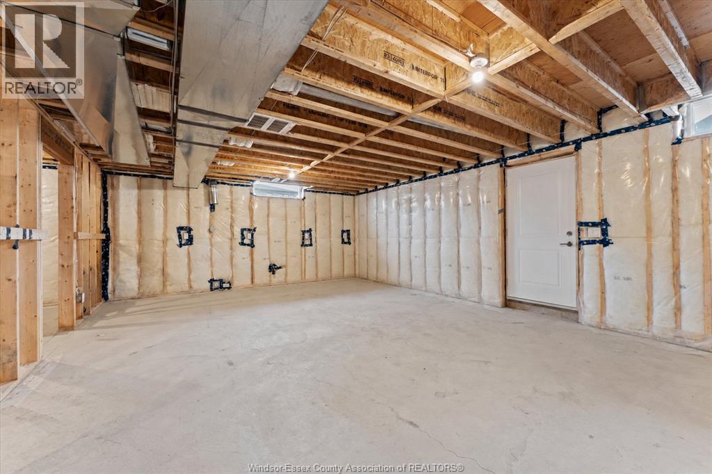 570 Orchards Crescent Property Photo 34