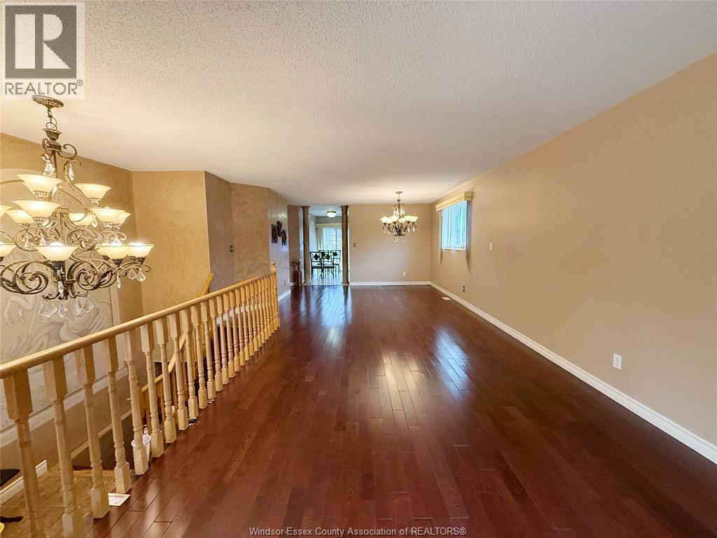 546 Compton Court Property Photo 4