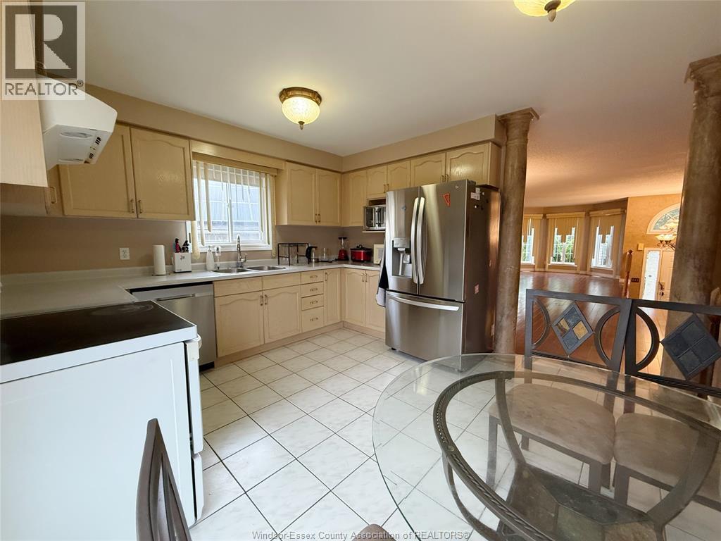 546 Compton Court Property Photo 6