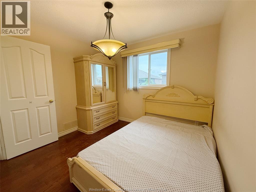 546 Compton Court Property Photo 7