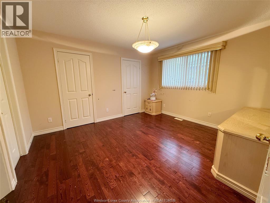546 Compton Court Property Photo 8