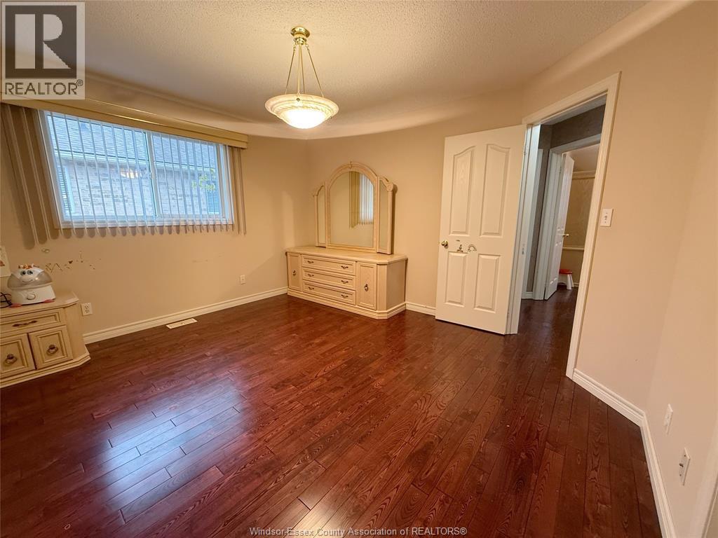 546 Compton Court Property Photo 9