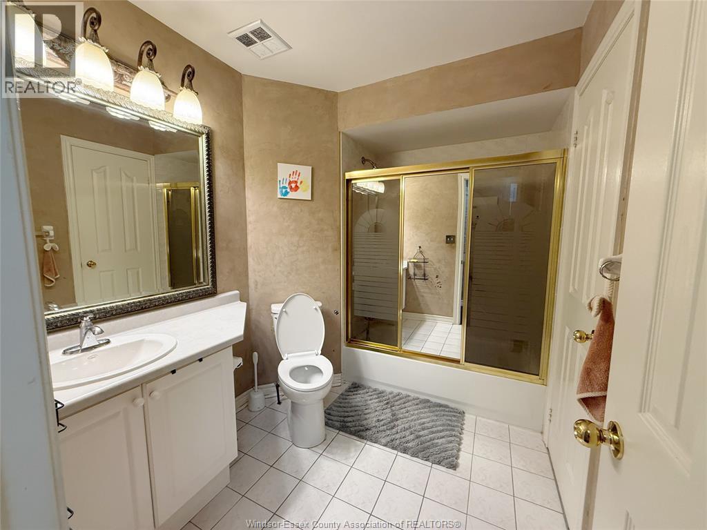 546 Compton Court Property Photo 12