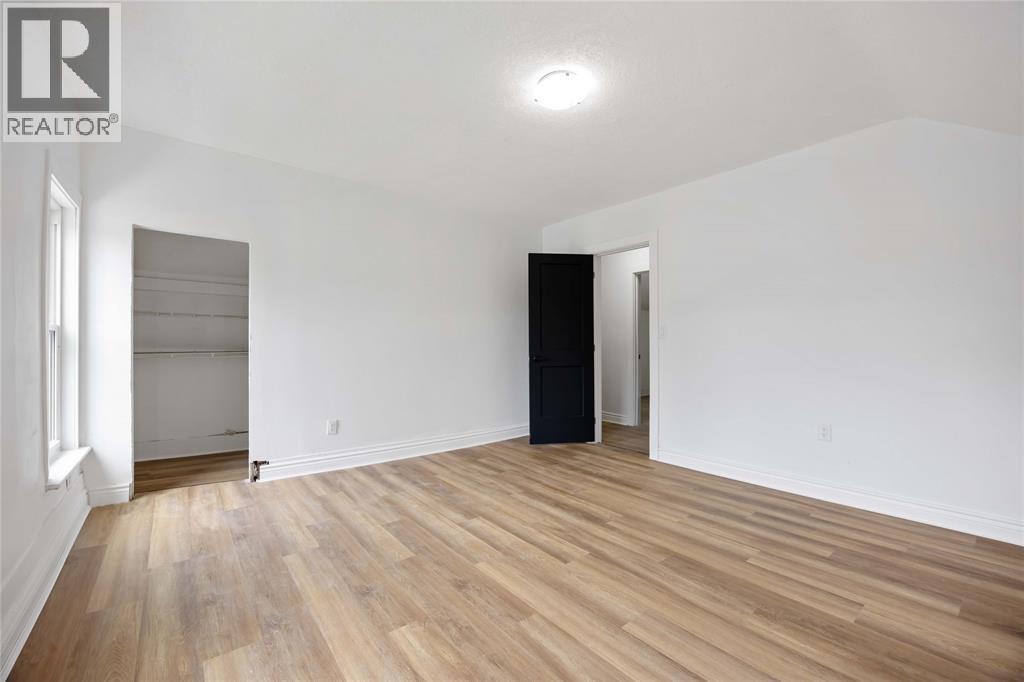 173 Brock Street South Property Photo 6