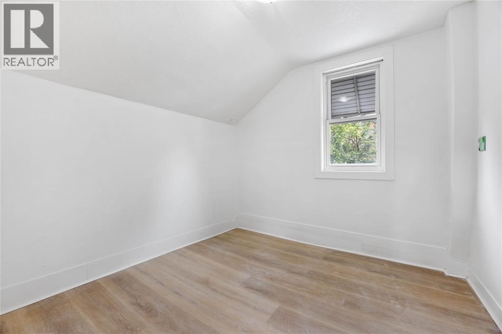 173 Brock Street South Property Photo 7