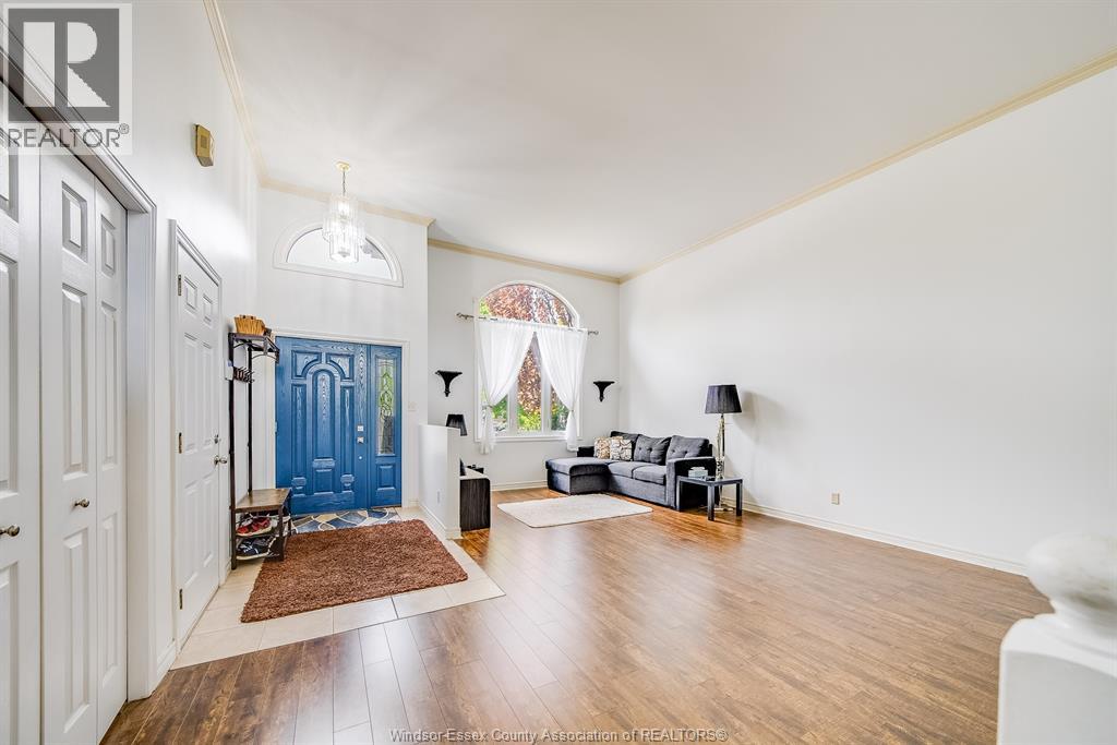 1488 Imperial Crescent Property Photo 4