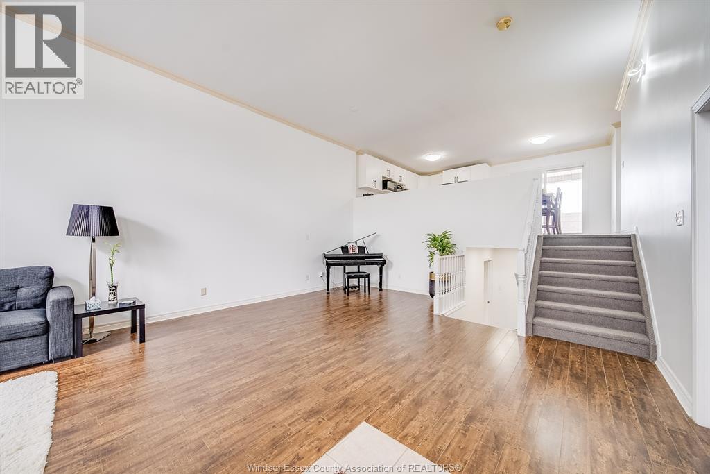 1488 Imperial Crescent Property Photo 6