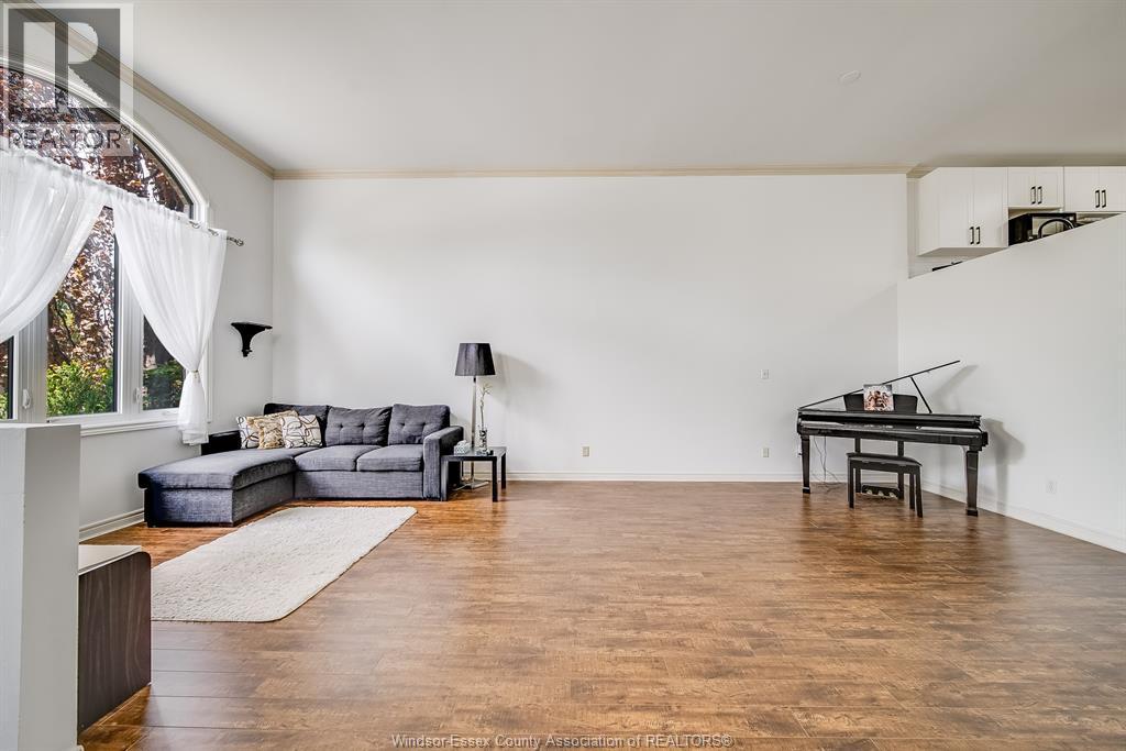 1488 Imperial Crescent Property Photo 7
