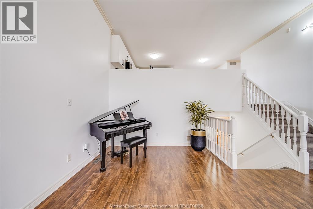 1488 Imperial Crescent Property Photo 13