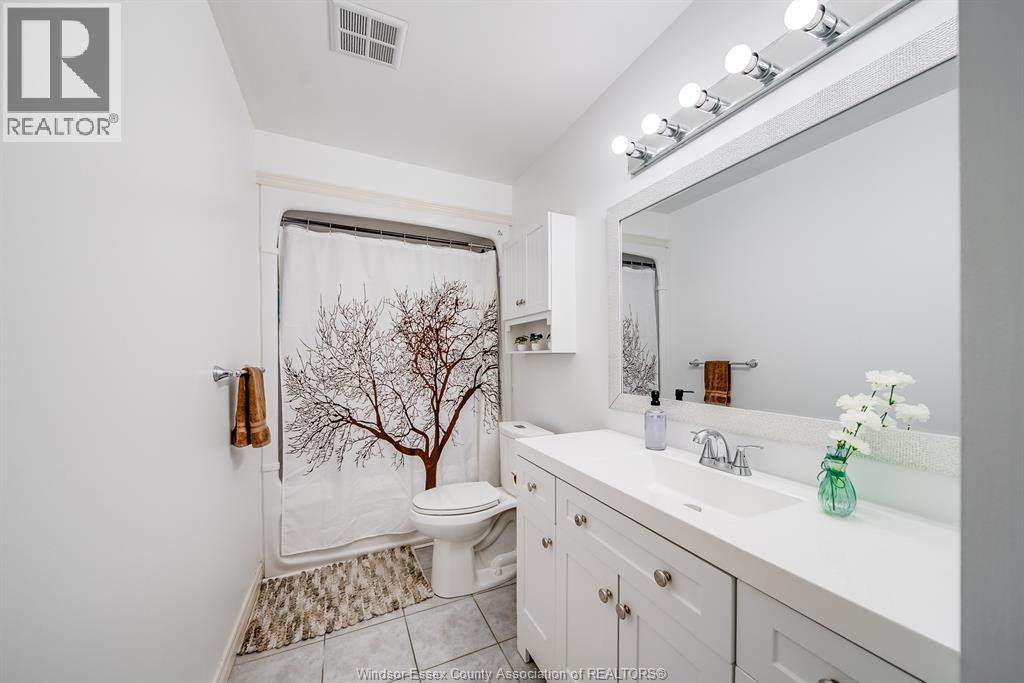 1488 Imperial Crescent Property Photo 29