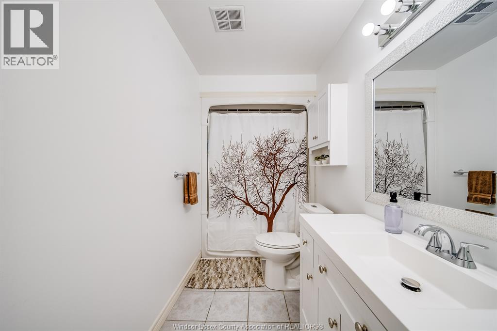 1488 Imperial Crescent Property Photo 30
