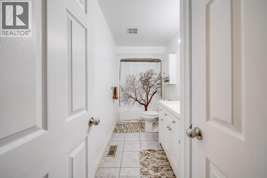 1488 Imperial Crescent Property Photo 31