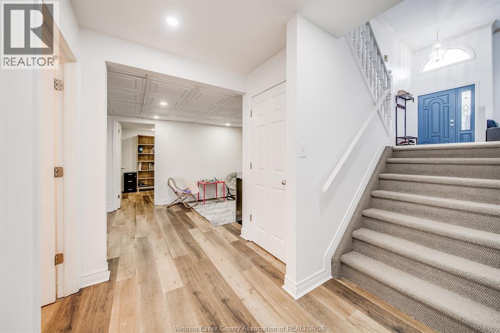 1488 Imperial Crescent Property Photo 32
