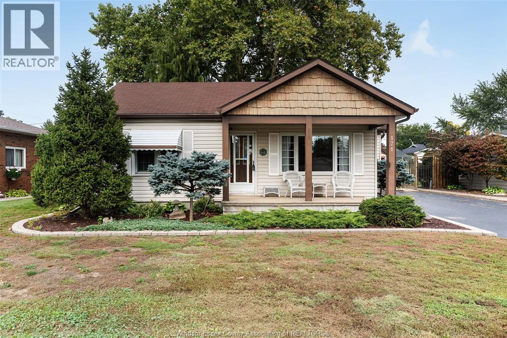171 Maple Property Photo 3