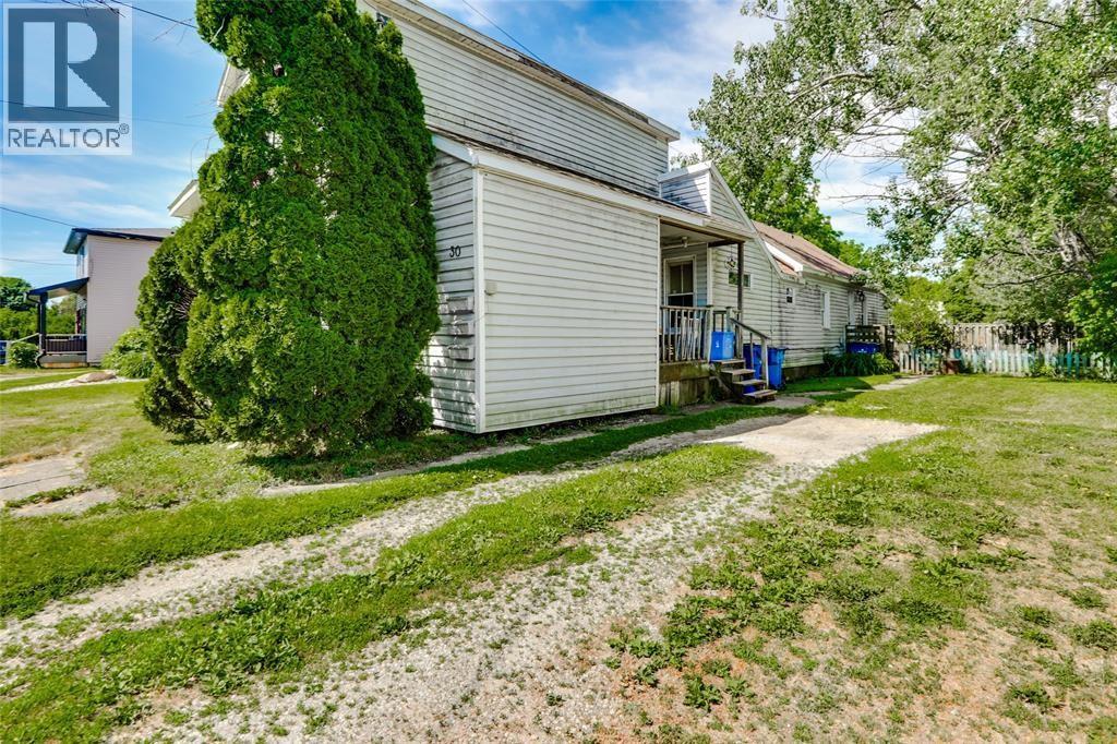 30 Duke Street South Property Photo 3
