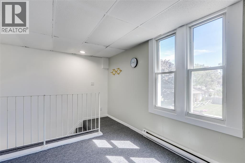30 Duke Street South Property Photo 6