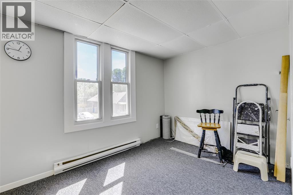 30 Duke Street South Property Photo 7